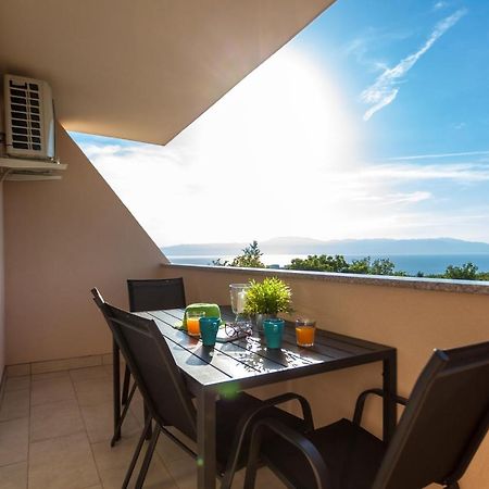 Apartments Didi Omisalj Luaran gambar