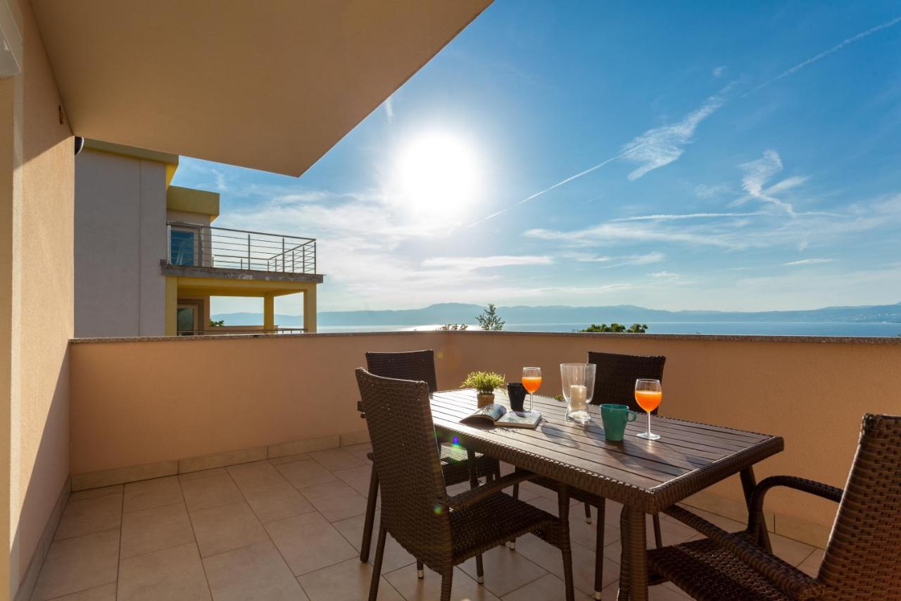 Apartments Didi Omisalj Luaran gambar