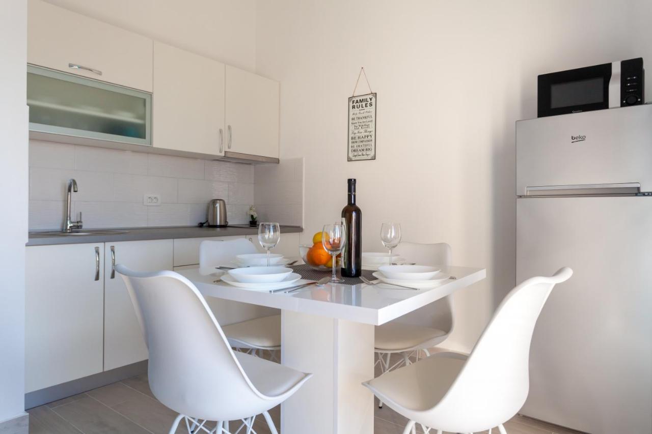 Apartments Didi Omisalj Luaran gambar